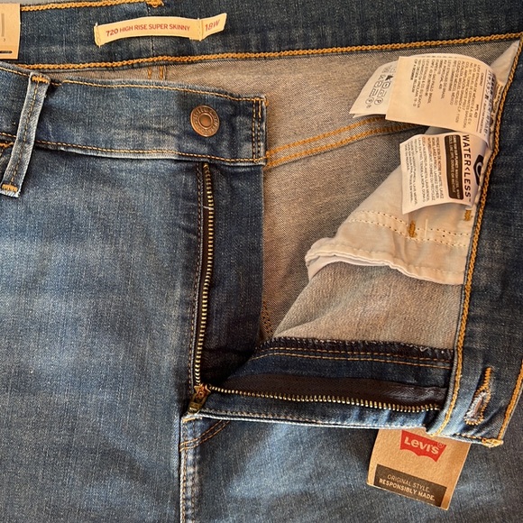 Levi's High Rise Skinny Jeans - Classic Blue - Picture 8 of 12